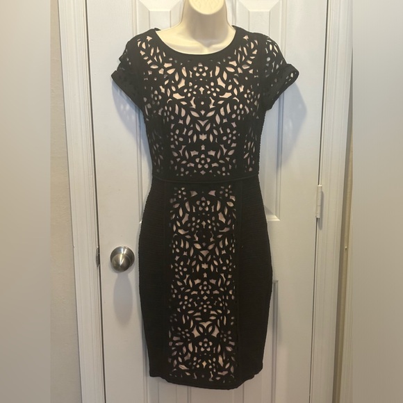 Anthropology-Mauve-Laser Cut Basalt Sheath Dress Size 0 in Black - Picture 2 of 6